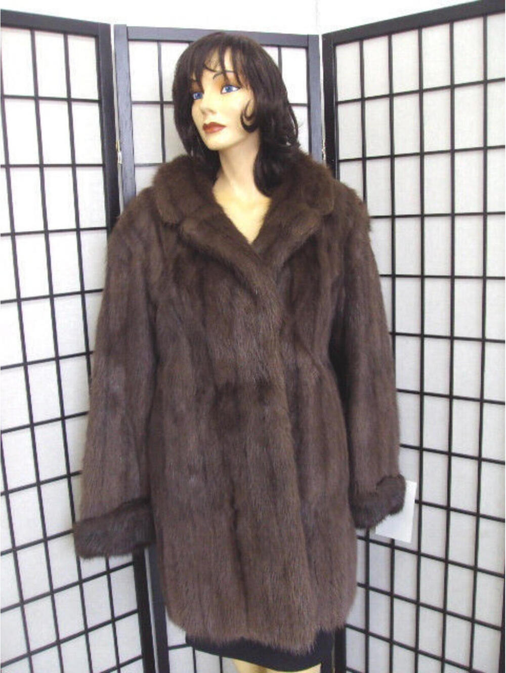 ! SHOWROOM NEW MUSKRAT FUR COAT JACKET WOMAN WOMEN SIZE 10-12 MEDIUM